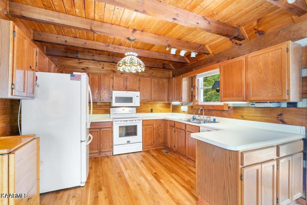 719 E E Millers Cove Rd