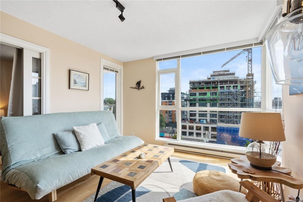 835 View St, #910