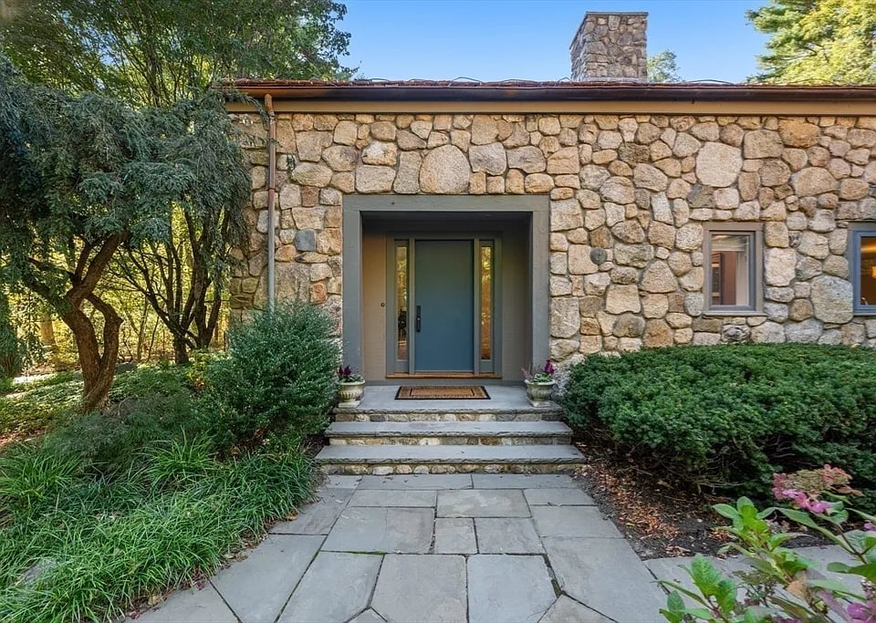 24 Trailside Rd