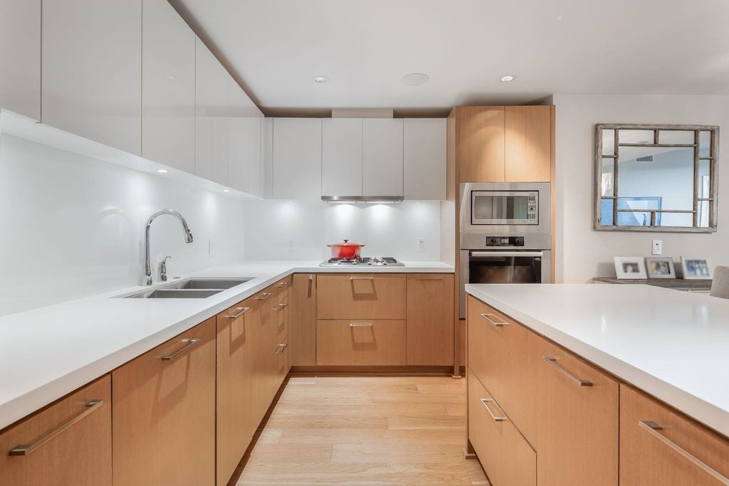 888 Arthur Erickson Pl, #404