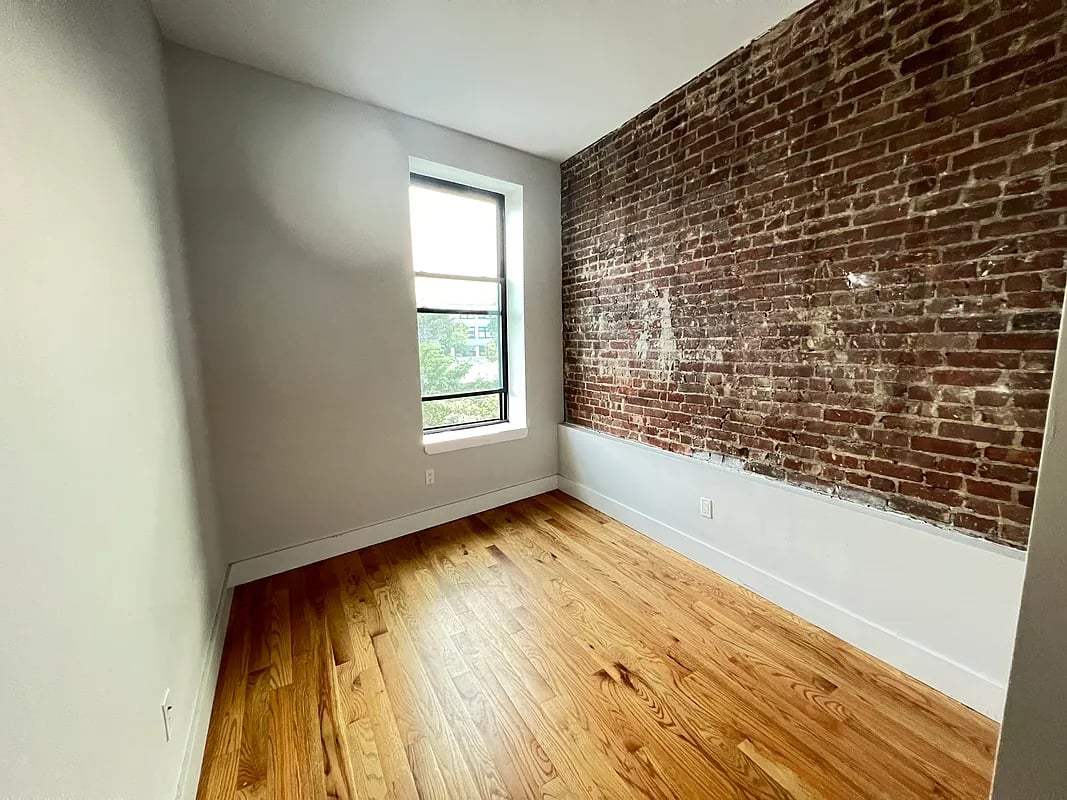  483 Evergreen Ave 3R