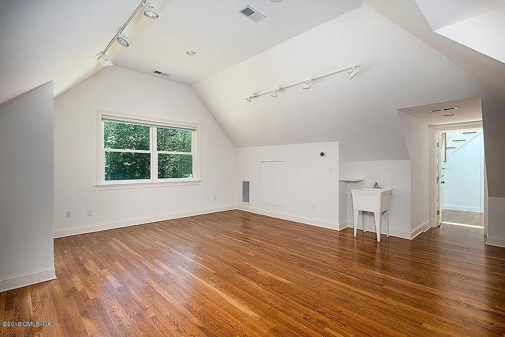 15 Mountain Laurel Dr