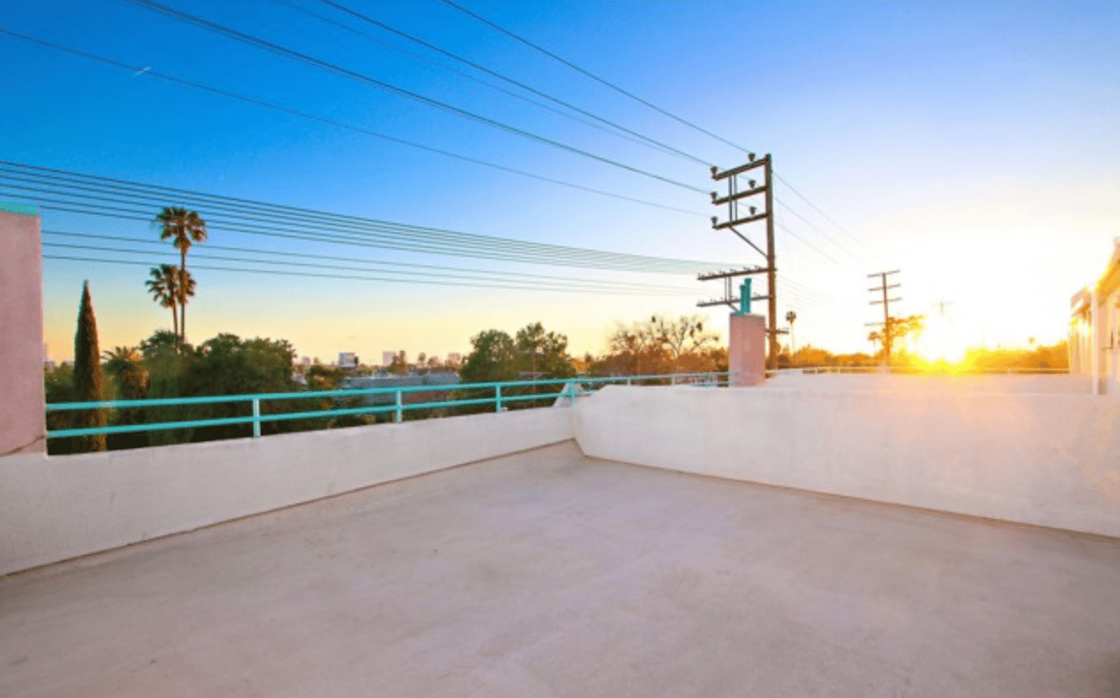 Immaculate move-in ready townhouse