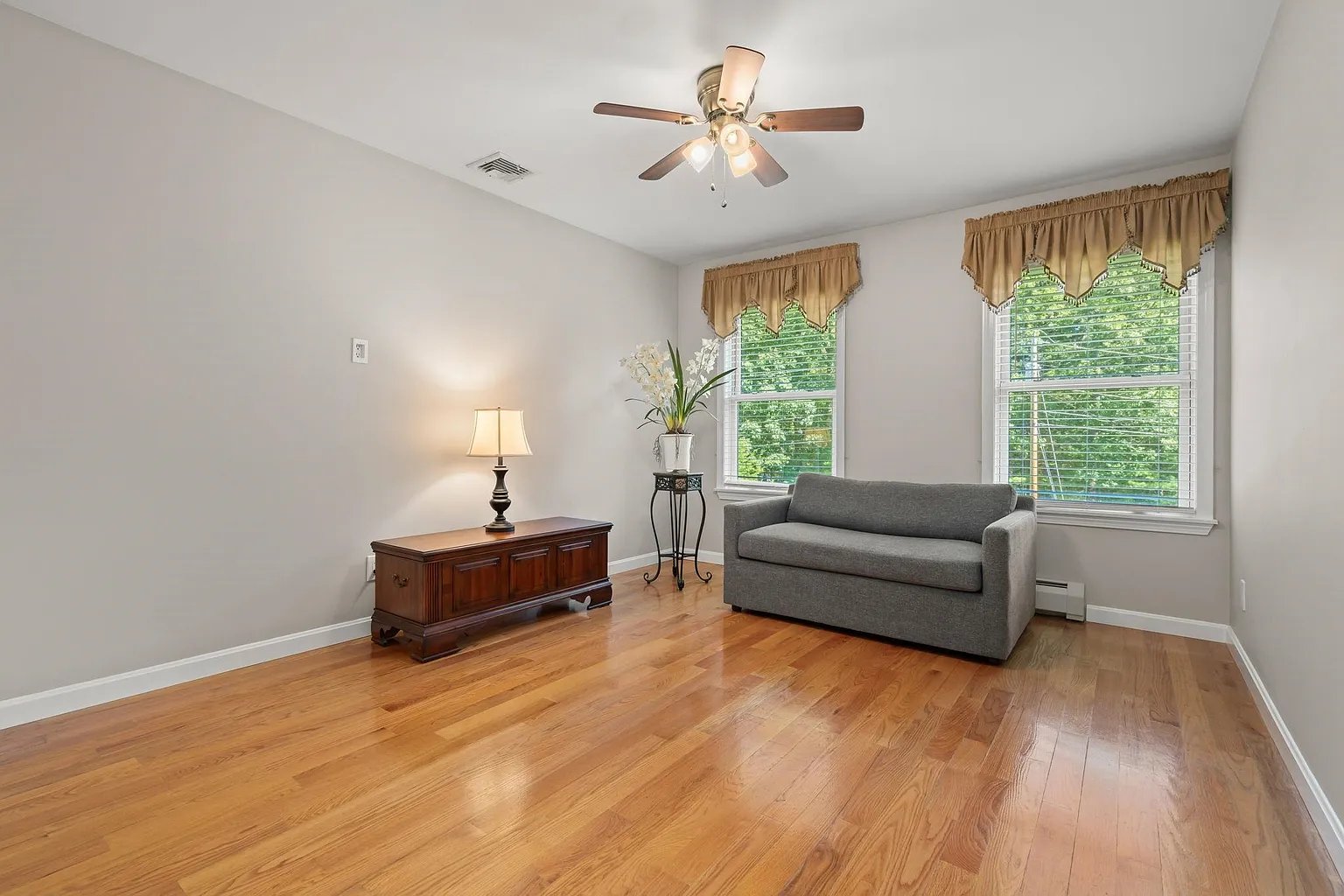 2 Brookside Ln