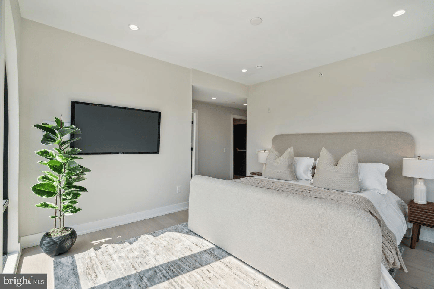 160-64 N 2nd St #601, Philadelphia, PA 19106