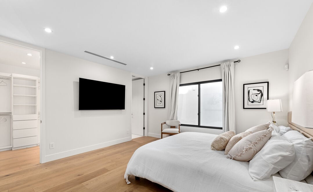 Zenith Estate, S La Jolla Ave, 90048