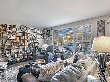 527 E Ave I