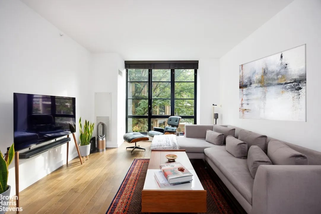 261 W 25th St #4B