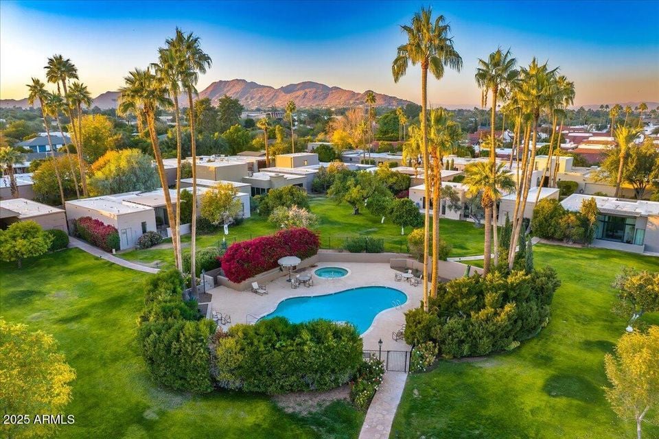 5652 N Scottsdale Rd