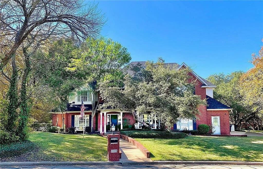 1041 Bear Creek Xing