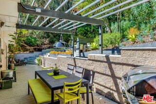 7979 Willow Glen Rd
