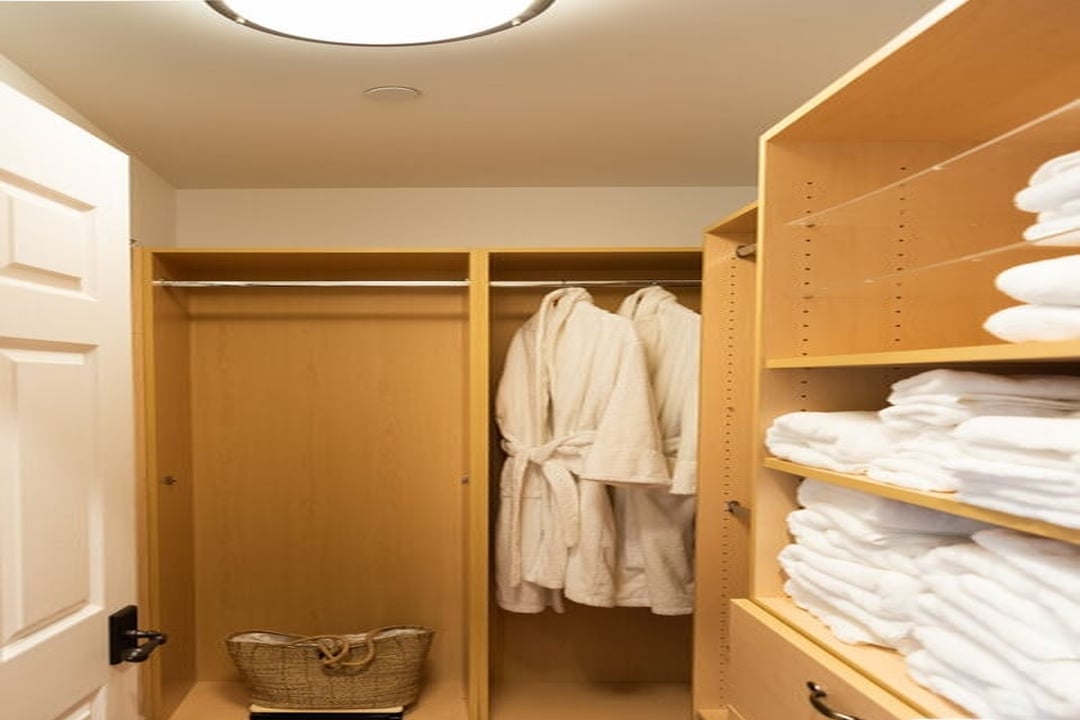 San Vicente Blvd, 90402