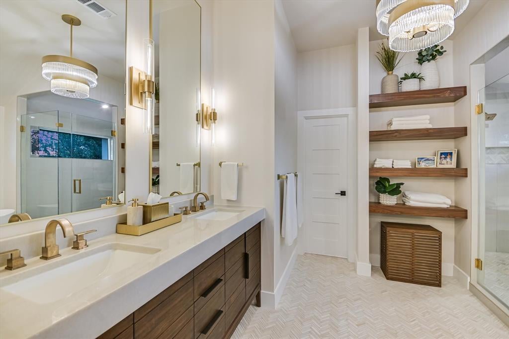 6204 Lost Horizon Drive