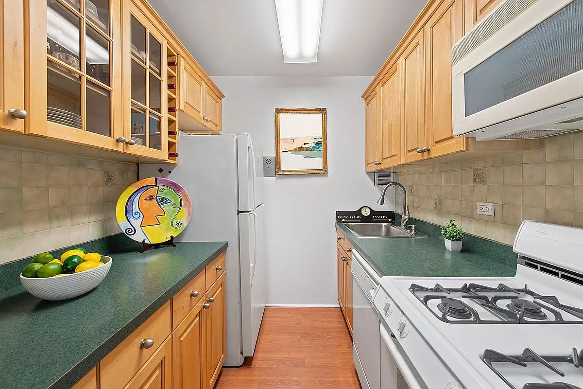 2025 Broadway #14A