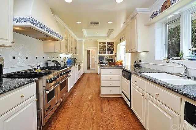 23 Caballeros Rd