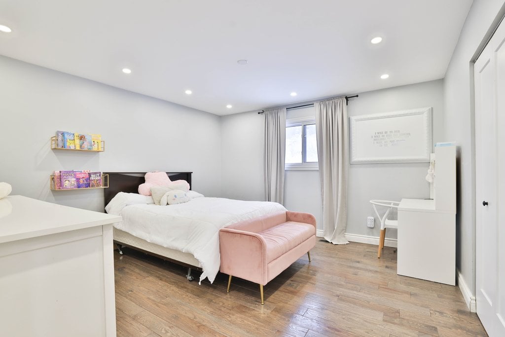 2673 Kingsberry Cres