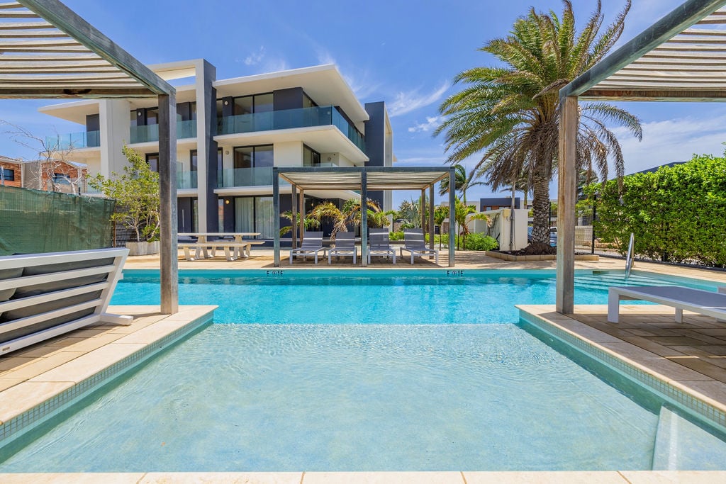 Arashi Boutique Condominiums 