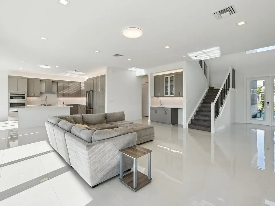 13076 Feathering Way