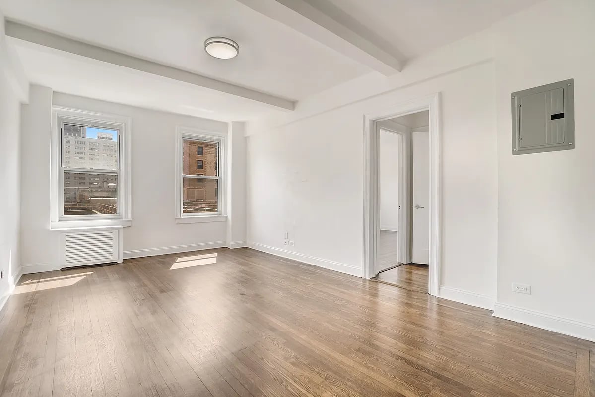 156 East 37th St Unit: 8D