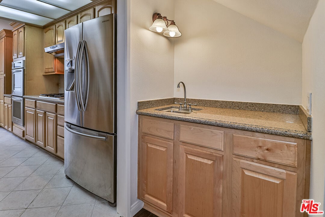 18100 Burbank Blvd Unit 19