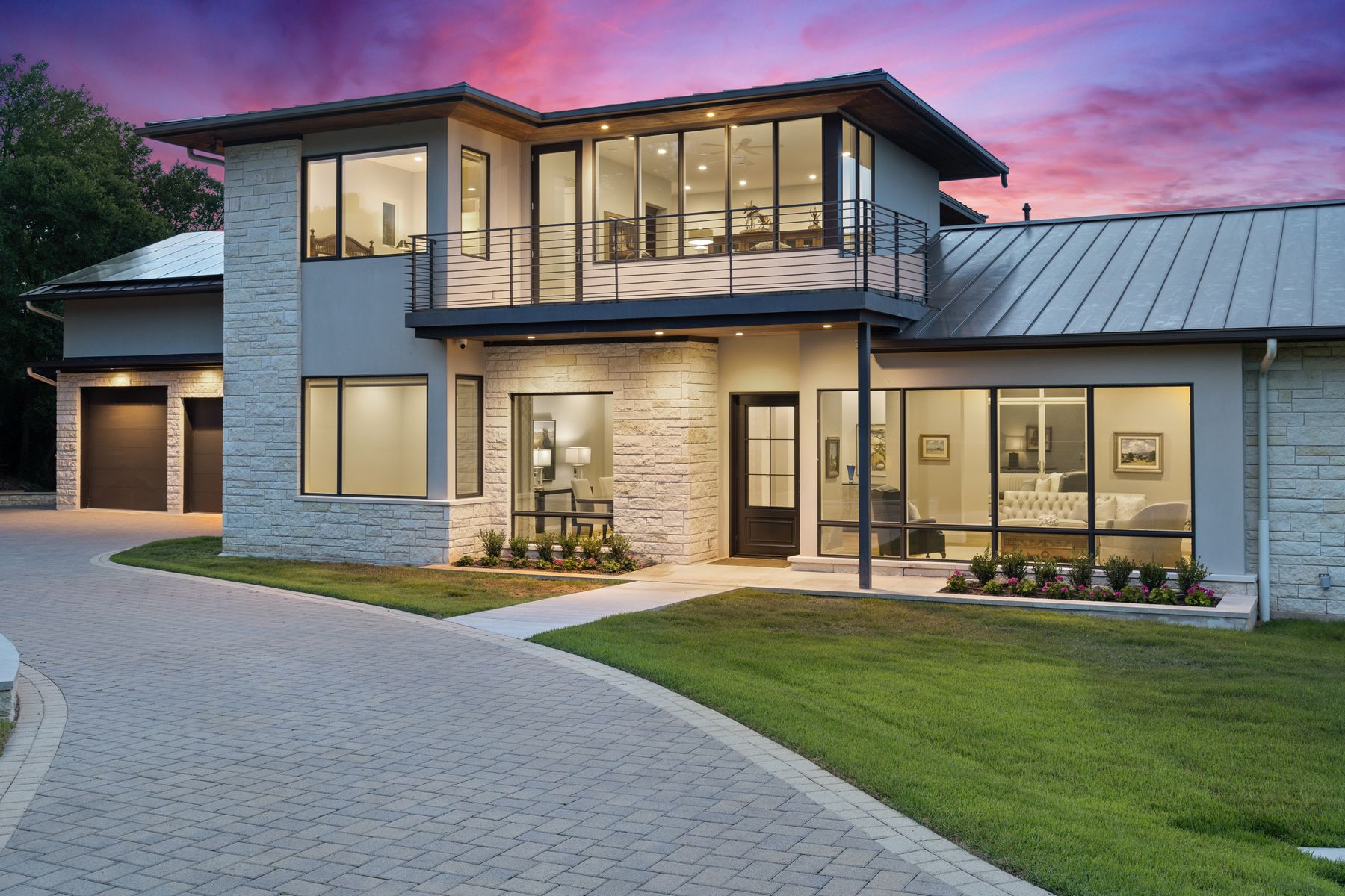 Las Lomas Contemporary