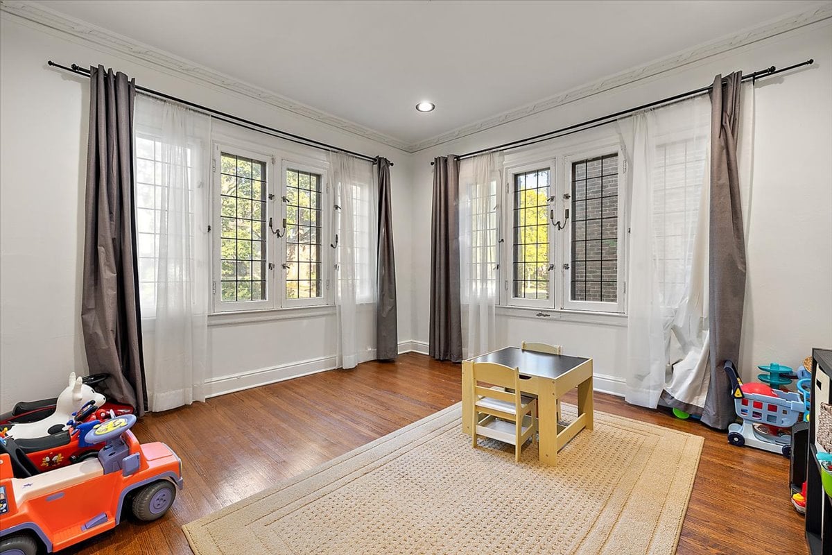 18214 Parkside Street