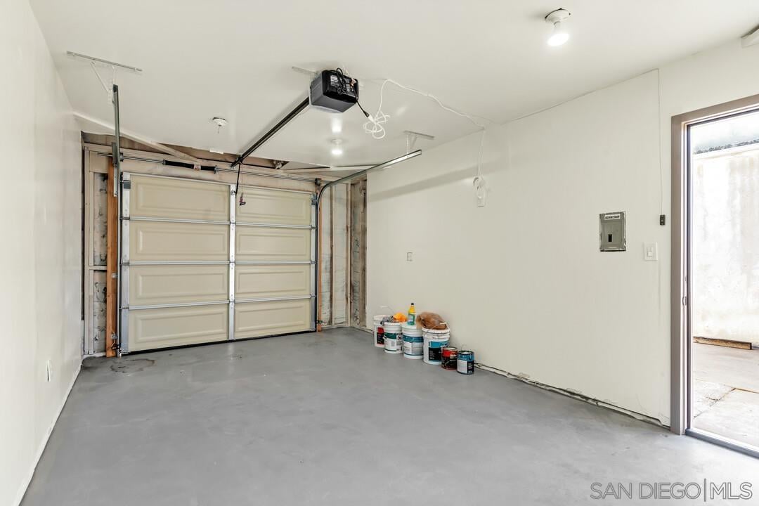 2275 Emerald St, San Diego, CA 92109