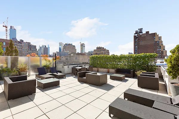 Chic Corner unit in Chelsea