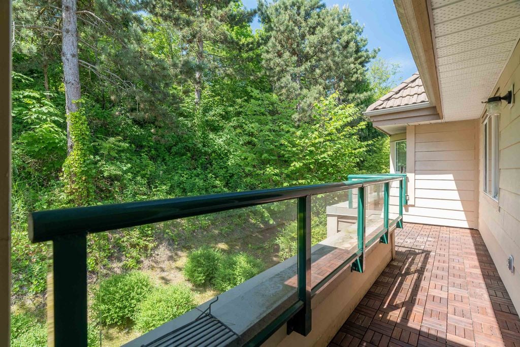 121 Shoreline Cir, #408