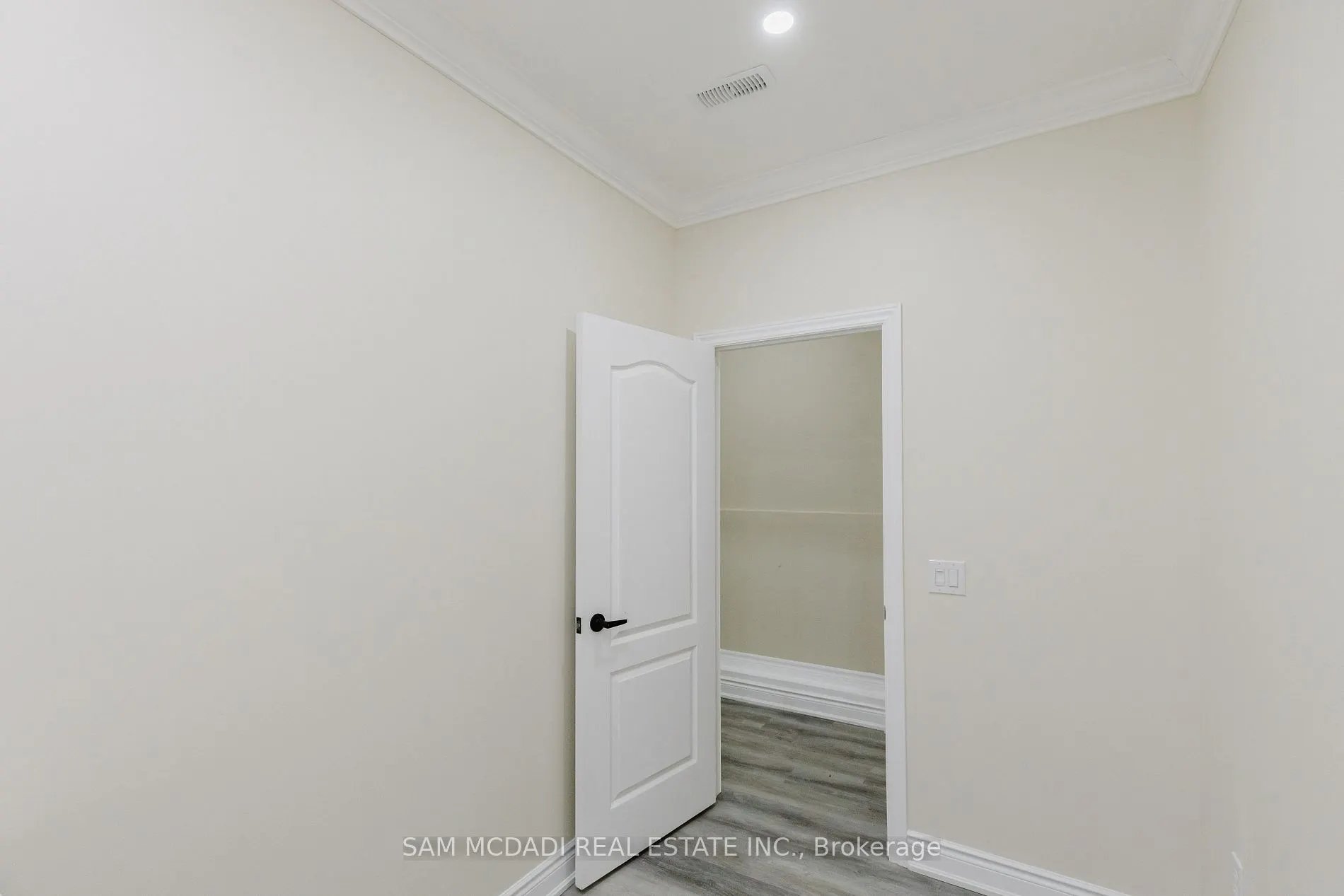 Single Office - 728 Main St E