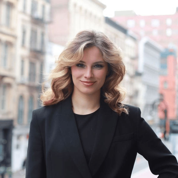 Alisa Shaposhnikova New York, NY Real Estate Agent Headshot