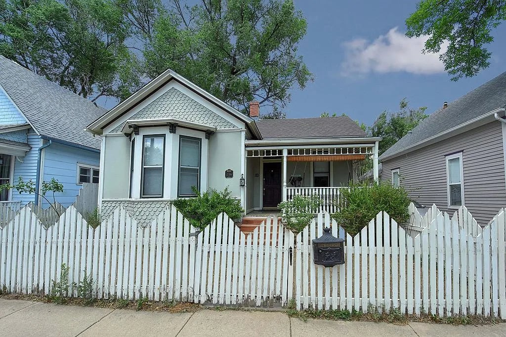 2316 W Pikes Peak Ave