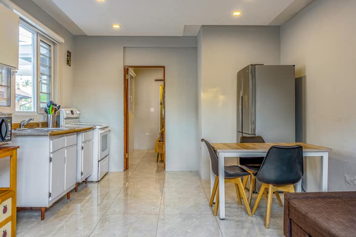 Beach House Apt 10 • 1BR + Sofa Bed • Full Kitchen - Airbnb