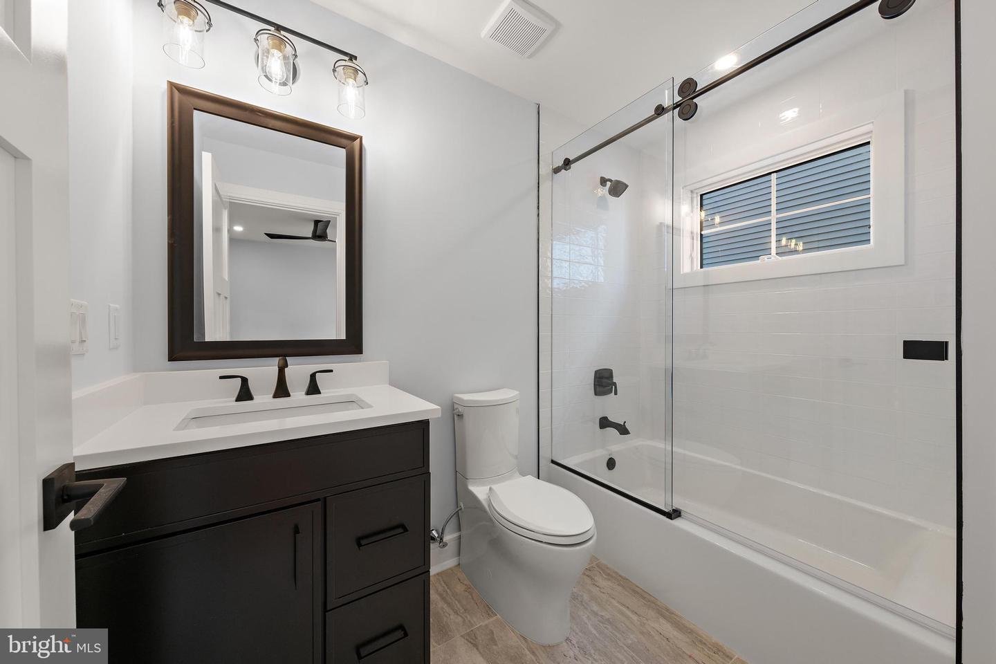 	352 N 5th St, Surf City Boro, NJ 08008