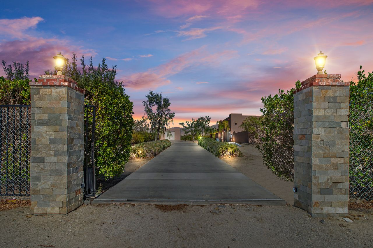 Desert Mountain View Escape