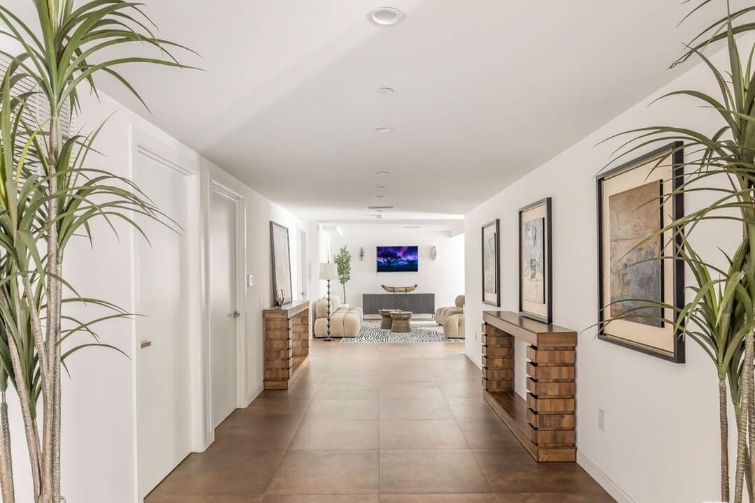 Aurelian Pavilion, W Sunset Blvd, 90049