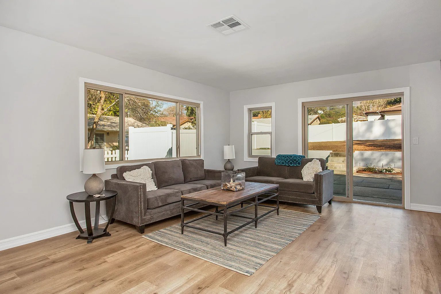 197 E Altadena Dr