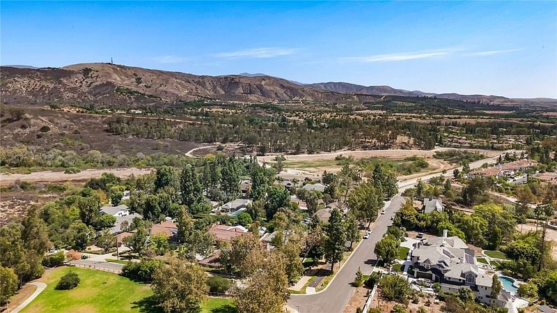 10982 Bent Tree Rd, Santa Ana, CA 92705