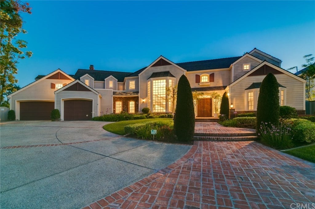 3136 E Abbey Ln