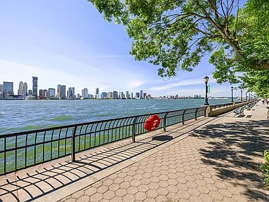 212 Warren Street 3E