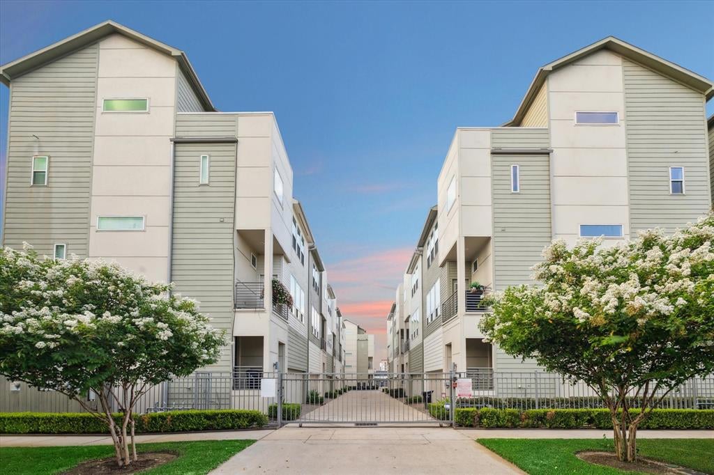 Shady Acres Gardens gated community in HTX
