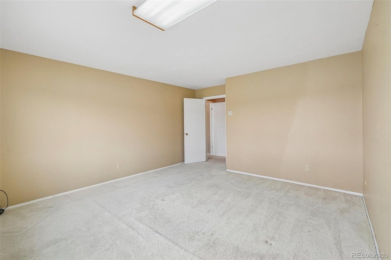 Lake Woodmoor Investor Special – Rare 1-Bed Lakeside Townhome with Huge Upside