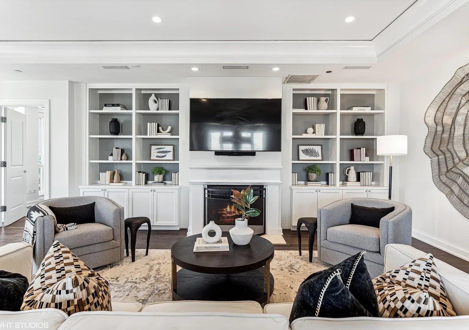 11 E Walton St APT 4202