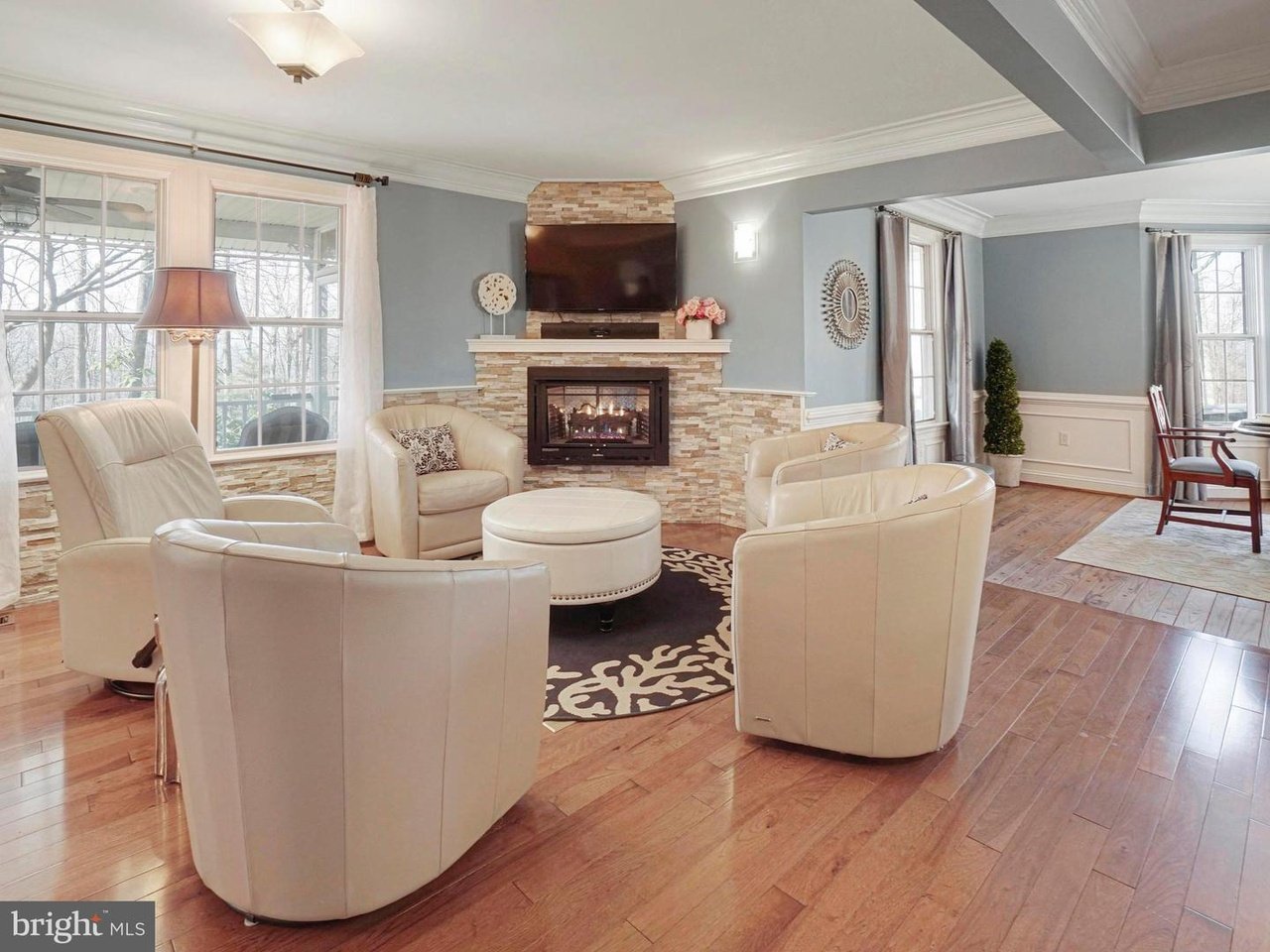 9153 Crystal Falls Dr