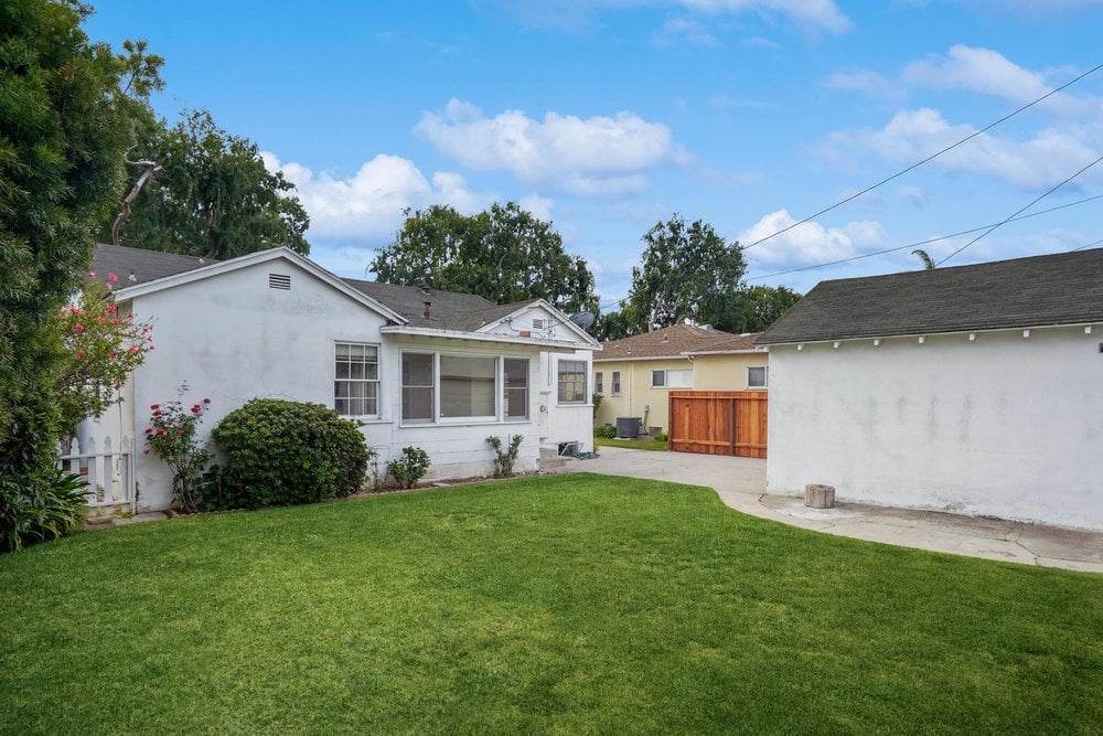 11017 Lindblade St