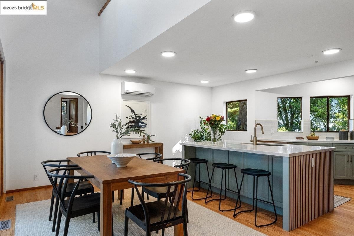 2112 Manzanita Dr