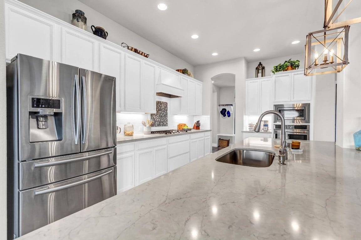 500 Balcones Ridge Way