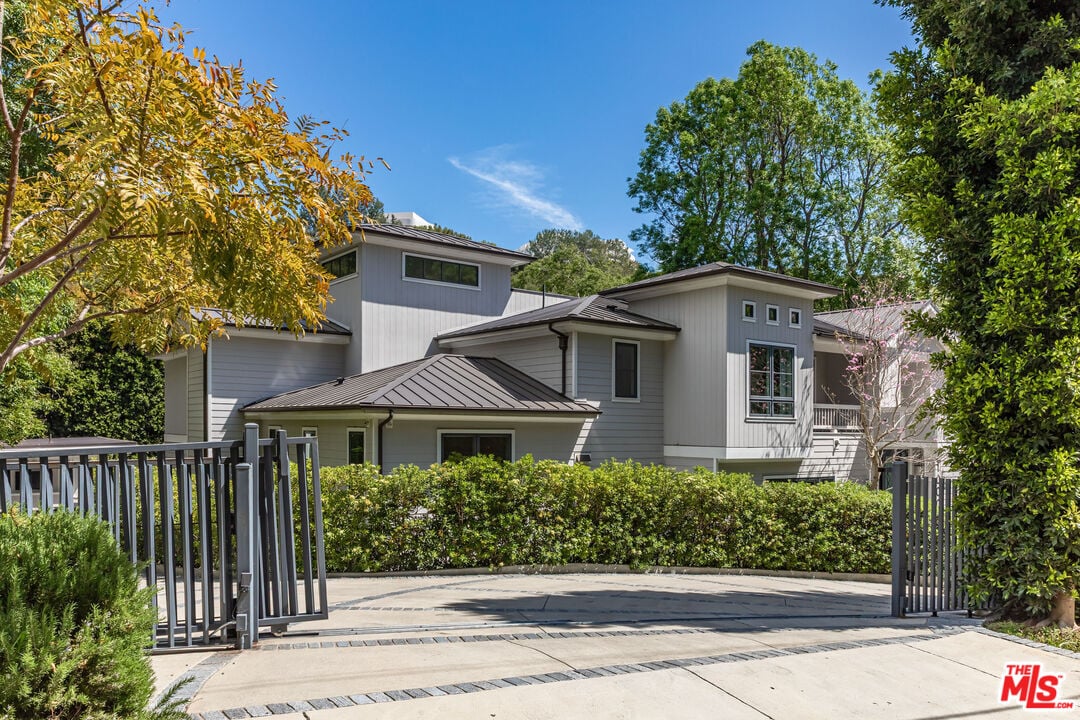 Monarch Reserve, N Norman Pl, 90049