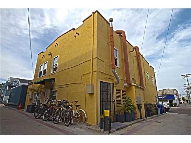 2886-2888 Mission Boulevard