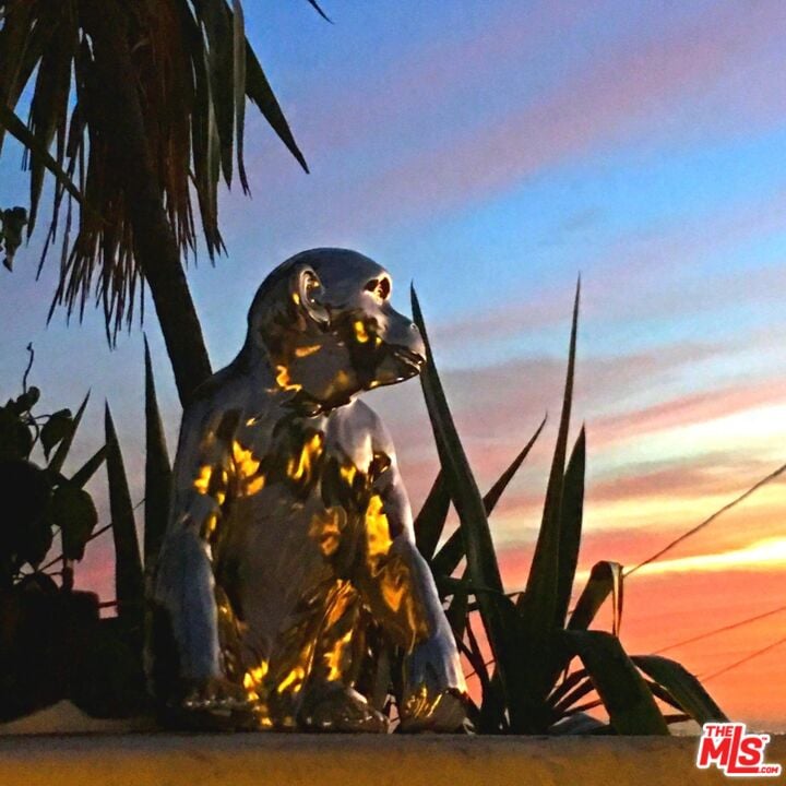 Monarch Pavilion, Beverly Grove Dr, 90210